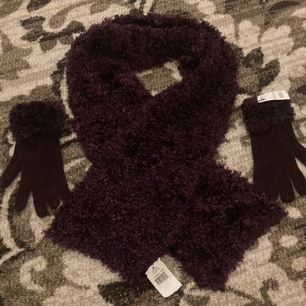 New Cejon berry plum scarf and gloves